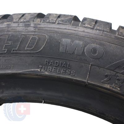 9. 4 x DUNLOP 235/45 R17 94H  SP Winter Sport 4D MO Zima 