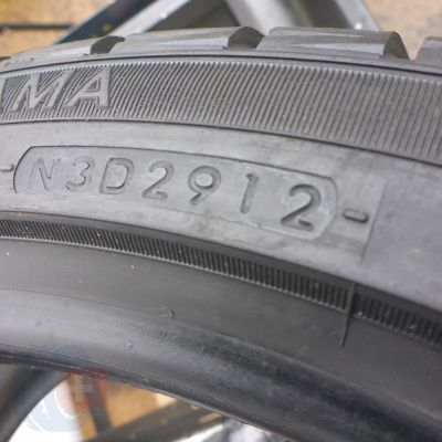 6. Opona 225/40 R18 1x YOKOHAMA 92V XL Wdrive V-902A Zimowa 2012 7mm